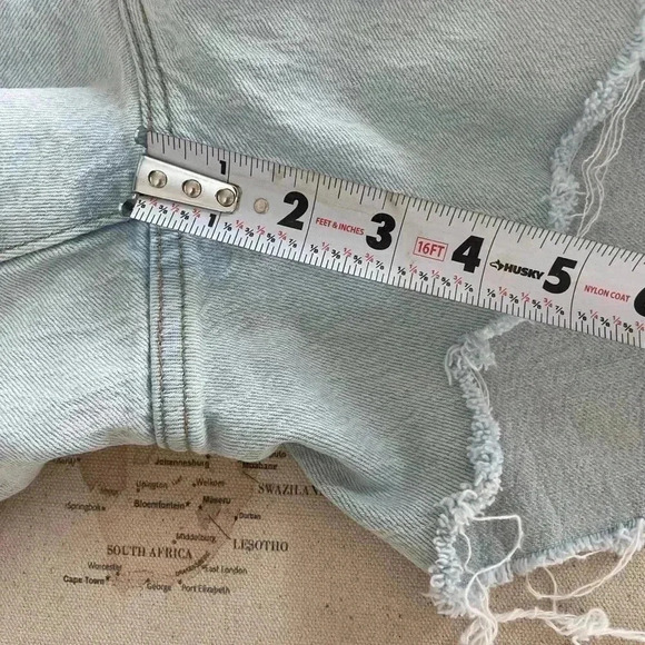 Levi's Ribcage Shorts Size 18 - Picture 10 of 11